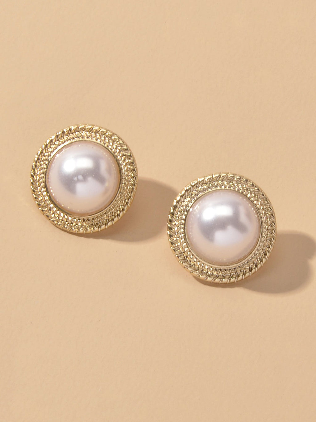Retro Pearl Decoration Gold Plated Round Stud Wedding Engagement Female Earrings