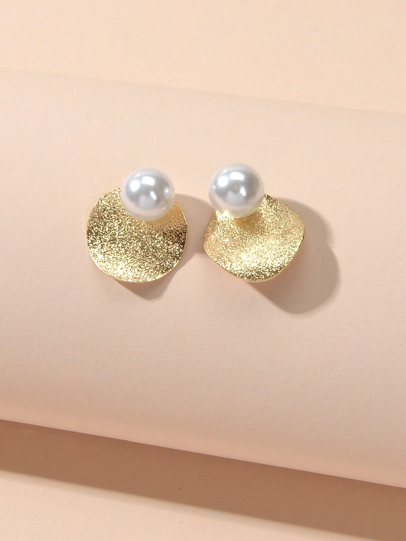 Gold Plated Retro Designer Jewellery Pearl Decoration Disc Stud Pierced Earrings