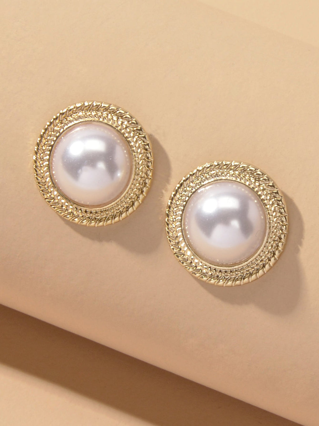 Retro Pearl Decoration Gold Plated Round Stud Wedding Engagement Female Earrings